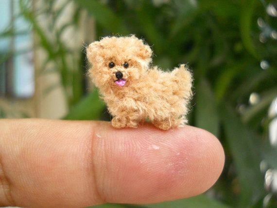  Miniatura de cachorro de crochê